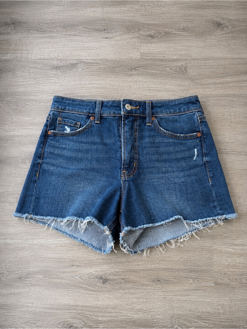 Old Navy High Rise OG Straight Denim Shorts
Women's Size 8 Raw Hem